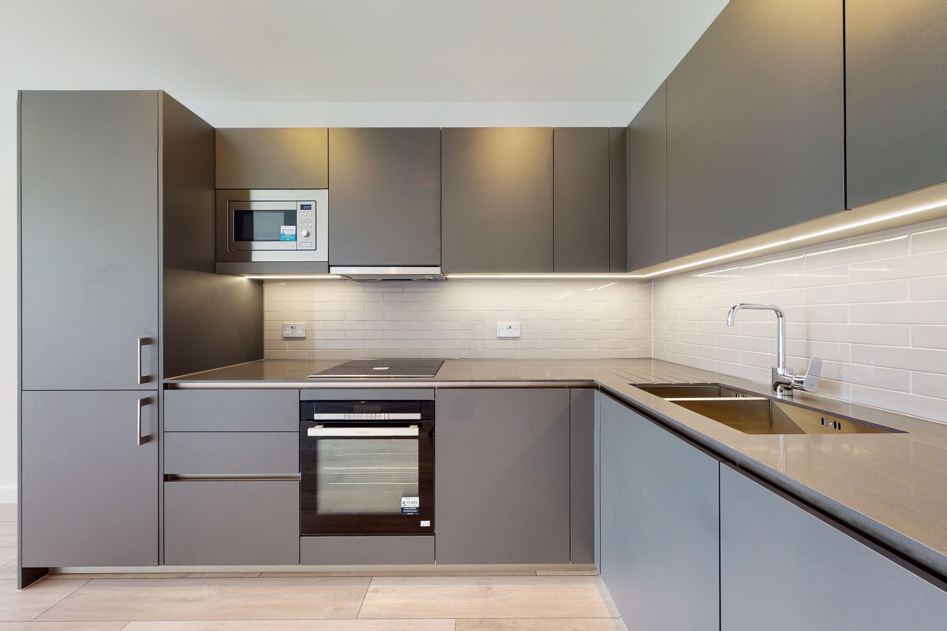 slide 3 1920x1280.jpg