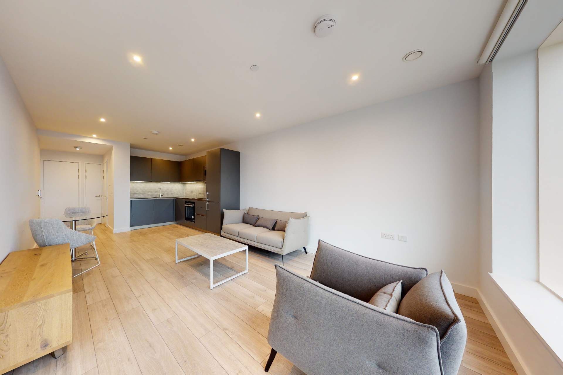 slide 4 1920x1280.jpg