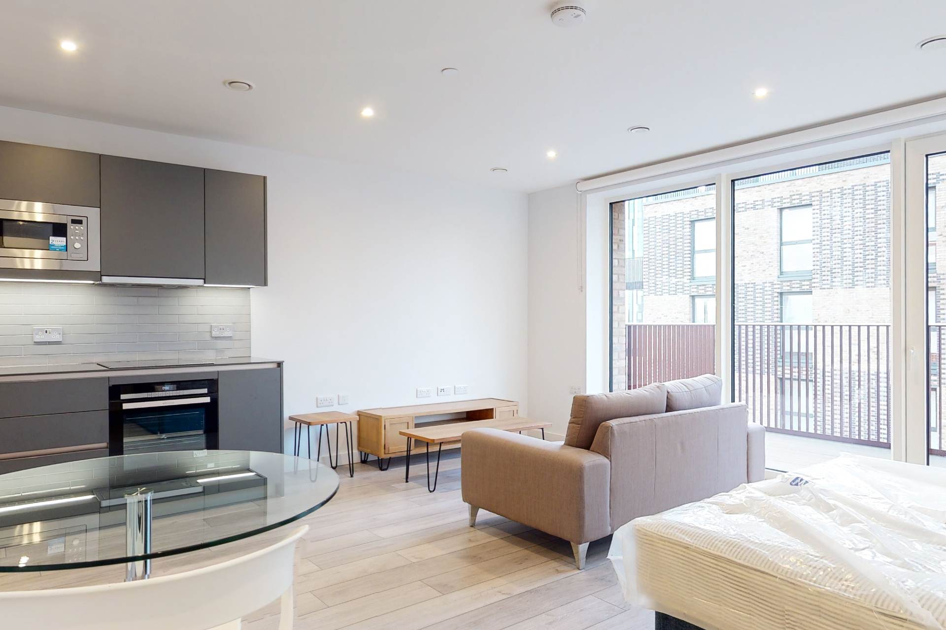 slide 2 1920x1280.jpg