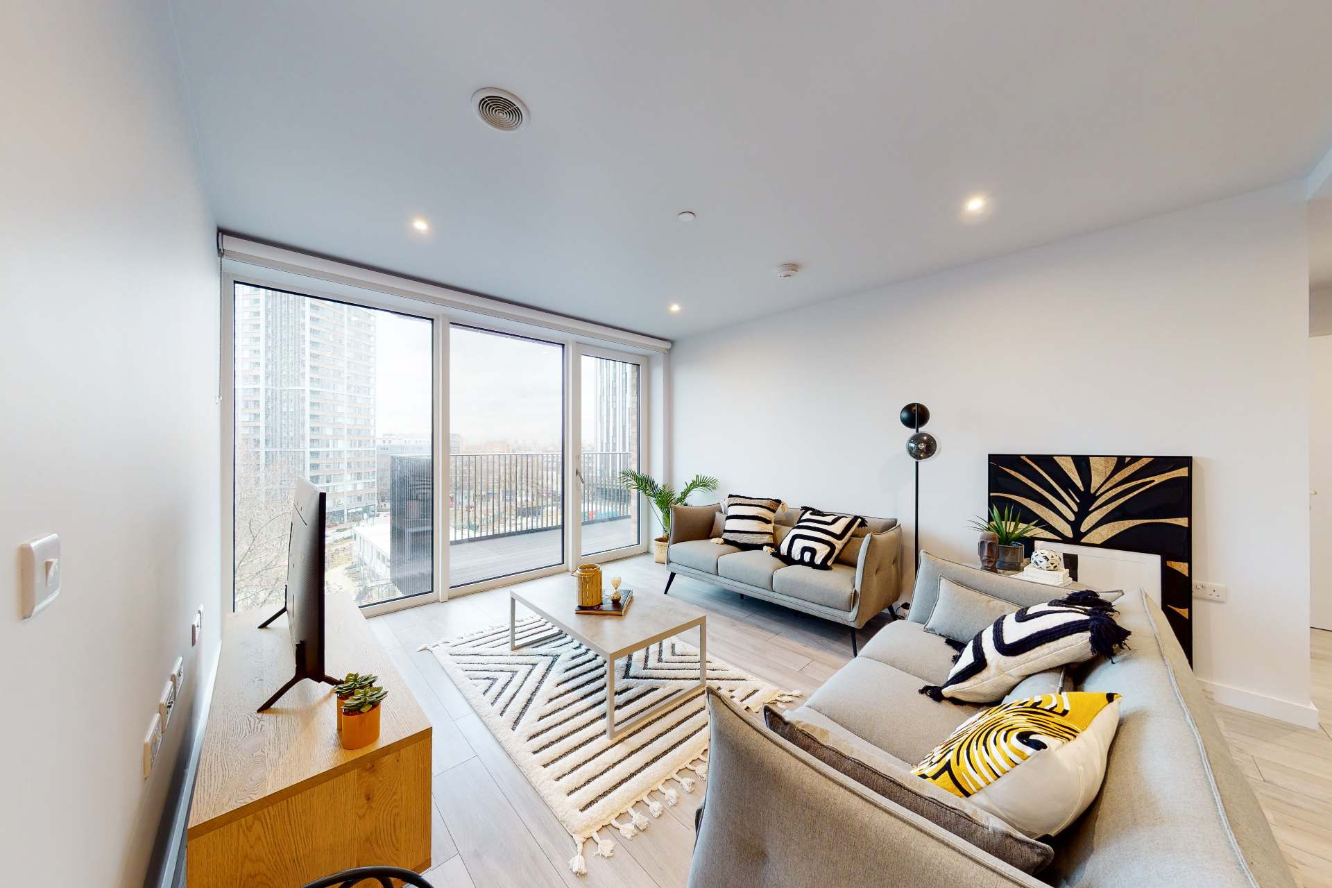 slide 4 1920x1280.jpg